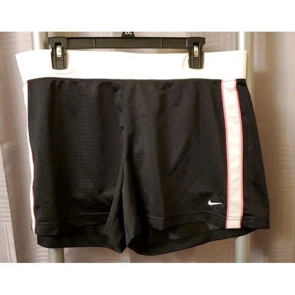 NWT Nike Women XL Running Shorts Black Low Rise Fit‎ Dry - Picture 1 of 6